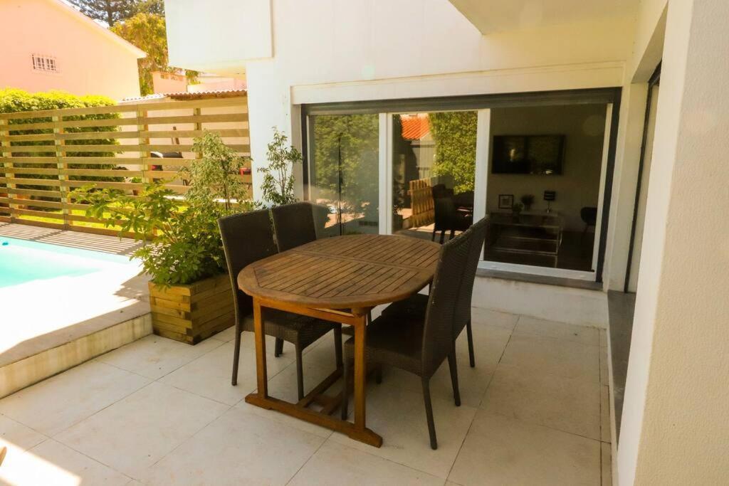 Cascais Getaway With A Shared Pool Apartment Exterior photo